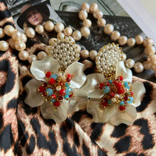 Load image into Gallery viewer, CLARISSE Flower Earrings