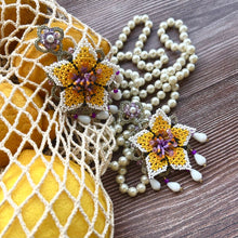 Load image into Gallery viewer, Yellow and White Flower Earrings