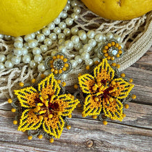 Load image into Gallery viewer, Yellow and Grey Flower Earrings