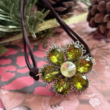 Load image into Gallery viewer, Green Flower Chocker - Frivolité