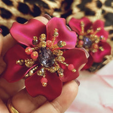 Load image into Gallery viewer, Burdeos Flower Earrings
