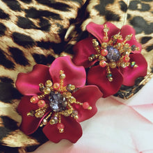 Load image into Gallery viewer, Burdeos Flower Earrings
